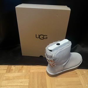 Grey Uggs with bow